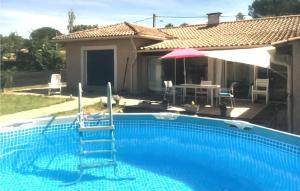 Maisons de vacances Nice Home In Lisle-sur-la-sorgue With Outdoor Swimming Pool, Wifi And 4 Bedrooms : photos des chambres