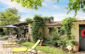 Maisons de vacances Amazing Home In Carpentras With Wifi, Private Swimming Pool And 1 Bedrooms : photos des chambres
