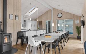 Beautiful Home In Ålbæk With Kitchen
