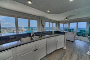 Calming Beachfront Condo with Oversized Balcony Facing the Gulf - Unit 2101