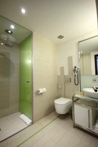 Superior Quadruple Room room in Pure White