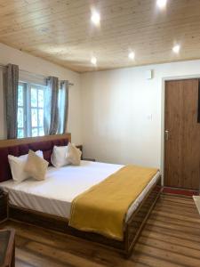 Maywood Hotel