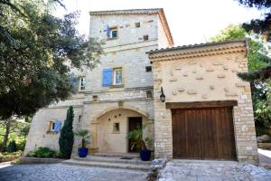 Villa de 4 chambres avec vue sur la ville piscine privee et jardin clos a Saint Maximin la Sainte Baume