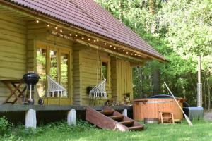 Quiet Log House, Vaikne palkmaja, Kevadekuulutaja, Harbinger of spring