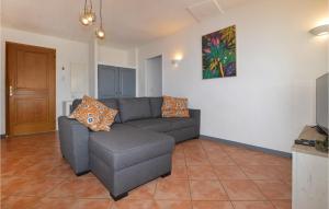 Appartements Awesome Apartment In Bastelicaccia With Wifi And 3 Bedrooms : photos des chambres