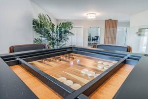 (BAYC) Aqua Haven: Luxe Retreat with Pool & Boat Bliss