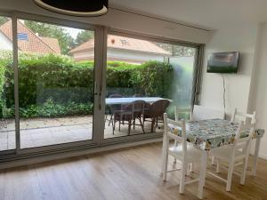 Studio cosy cinq personnes