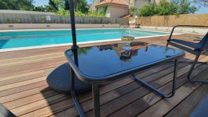 Apartments Meštrović with heated swiming pool- near Split
