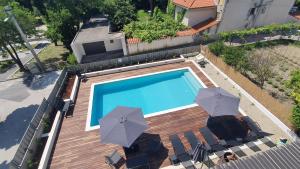 Apartments Meštrović with heated swiming pool- near Split