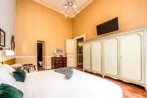 Royal Arthouse Apartment Luxury Apartment - Palazzo Caracciolo DArena