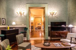 Royal Arthouse Apartment Luxury Apartment - Palazzo Caracciolo DArena