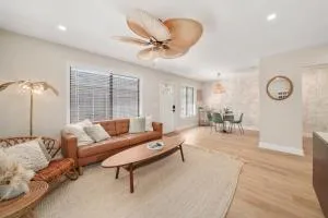 Luxury Villa 3 Blocks from the Beach with a Pool, Fire Pit and Outdoor Oasis - 可可