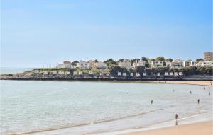 Appartements Nice Apartment In Royan With Wifi : photos des chambres