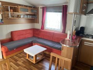 Mobilhome familial avec piscine en village de vacances - FR-1-712-60