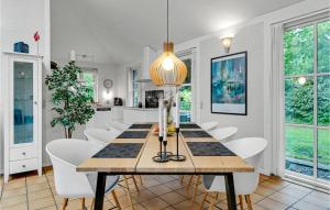 Three-Bedroom Holiday Home In Grenaa