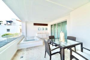 New! Beachfront Lux Condo With Private Jacuzzi
