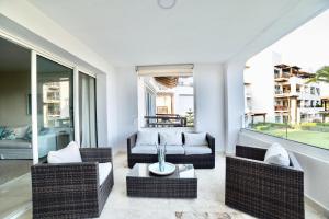 New! Beachfront Lux Condo With Private Jacuzzi