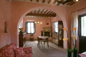 Antica Pietra holiday house with pool