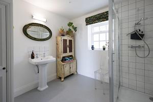 Paramount Apartments Ilfracombe, arty seaside holiday apartments