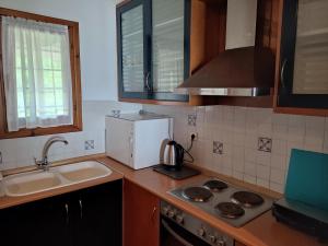 Bright, Beachfront Apartment with free parking and garden
