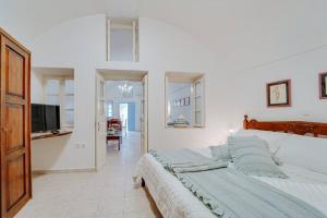 Star Cactus Traditional Cave Suite with Jacuzzi