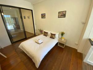 1 min walk to BTS, 3 Bed 3 Bath, Entire House