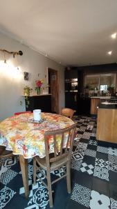 Maisons de vacances Les nids de la tour - Spa prive - wifi : photos des chambres
