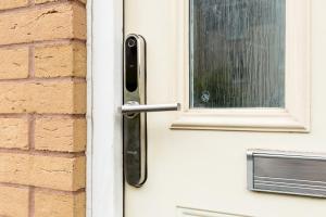 Spacious Group House for Medical Staff, Contractors & Families - Ensuites, Parking & Netflix by DreamyPads