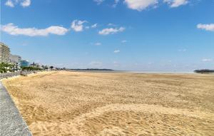 Appartements Nice Apartment In Royan With Wifi : photos des chambres