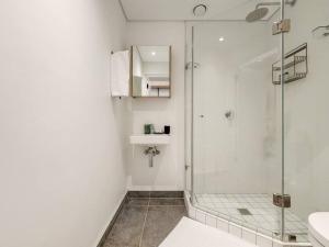 Secure Elegant Apartment Near Sea Point