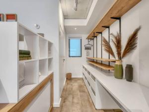Secure Elegant Apartment Near Sea Point