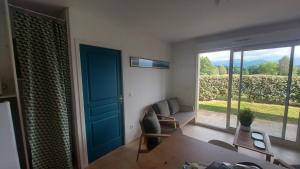 Appartements Monfaucon vue sur les pyrenees : Appartement 2 Chambres