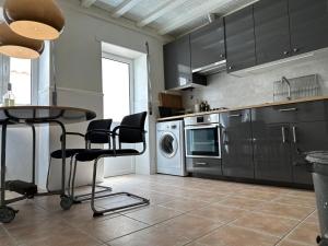 100 meters from the Beach! Rua da Paz Nazaré