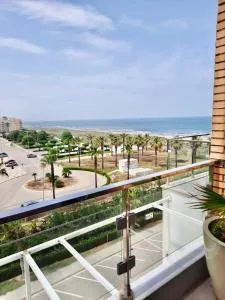 Apartamento a 100 metros de la playa con grande terraza y vistas al mar - Daimús
