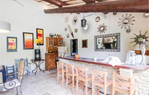 Maisons de vacances Amazing Home In Carpentras With Wifi, Private Swimming Pool And 1 Bedrooms : photos des chambres