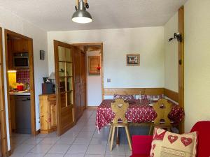 Appartements Appartement Samoens, 2 pieces, 4 personnes - FR-1-624-127 : photos des chambres