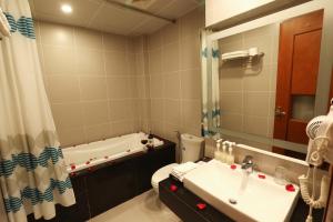 Phòng Loại Sang Giường Đôi Hoặc 2 Giường Đơn - Hướng Thành Phố (Deluxe Double or Twin - City View)