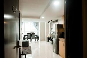 Renovated - City Center - Pool Access - 2 ACs