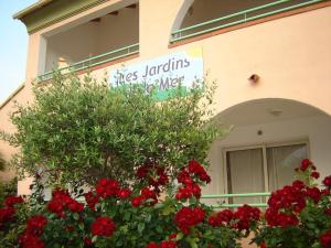 Appartements Grazioso bilocale a 200 m dal mare in residence con piscina e WI-FI : photos des chambres