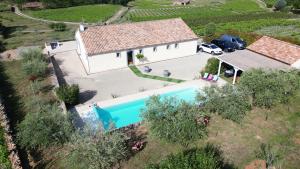 Maison cosy avec piscine privée, vue 360 panoramique