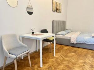 Джерельна 25, апартаменти в центрі з двома ізольованими спальнями