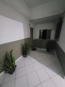 Ótimo Quarto e Sala mobiliado em itapoa.