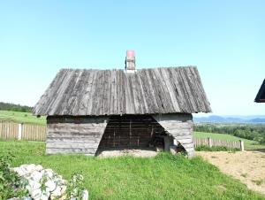 CHATA MANIOWY Wyspa Ciszy nieopodal Czorsztyna, Maniowy i Kluszkowce nad Zalewem Czorsztynskim