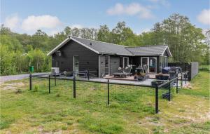 3 Bedroom Beautiful Home In Aakirkeby