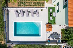 Villa Sorelle with a swimming pool