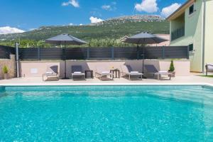 Villa Sorelle with a swimming pool