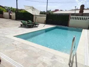 Casa en Empordà con piscina grande propia - Romañá