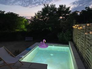 Maisons de vacances Maison familiale entiere en pierre avec piscine : photos des chambres