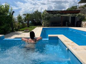 Holiday House Vita - Heated pool, Large massage tub and Sports court