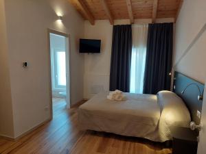 Large Double or Twin Room